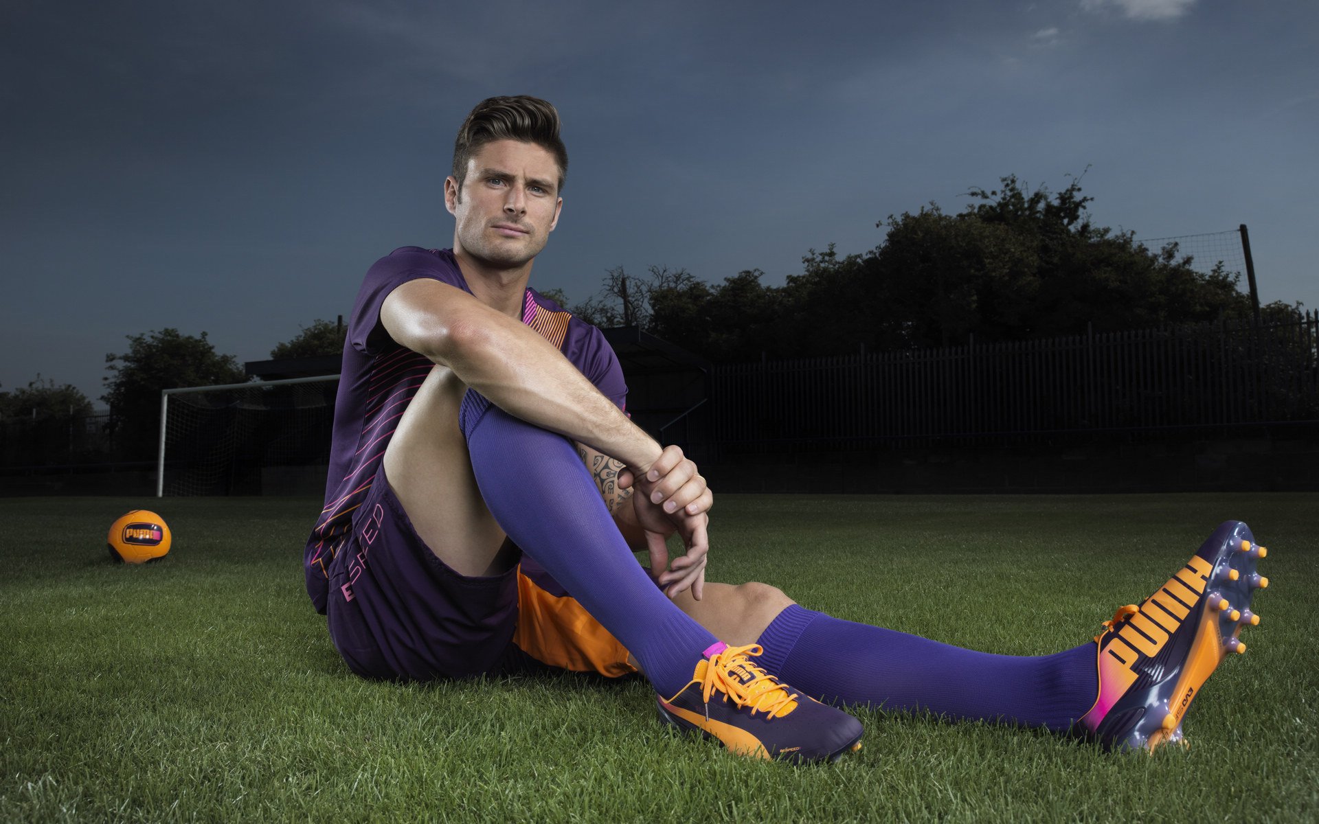 乐鱼娱乐-前F1世界冠军狠批：长期居于积分榜首让皮亚斯特里变得自满，f1前身